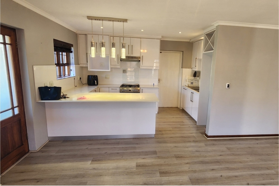 2 Bedroom Property for Sale in Uitzicht Western Cape